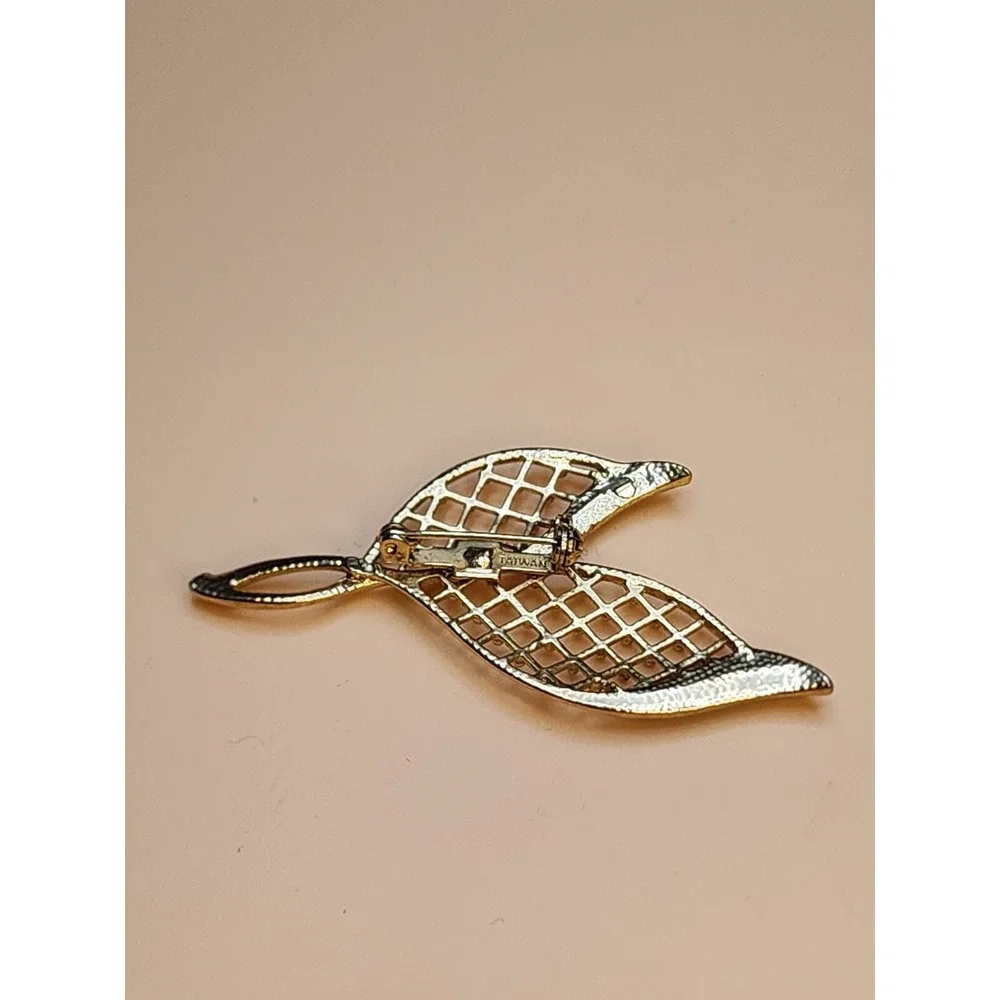 Vintage Leaf Basket‎ Weave Filigree Gold Tone Enamel Brooch Pin Mid Century